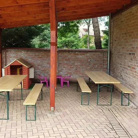 Gyulai-fuerdo-apartman Ii. Дьюла